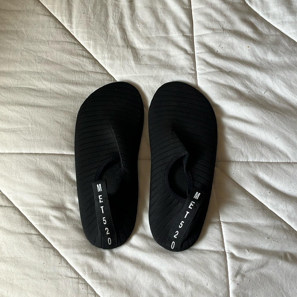 nwot Amazon water shoes